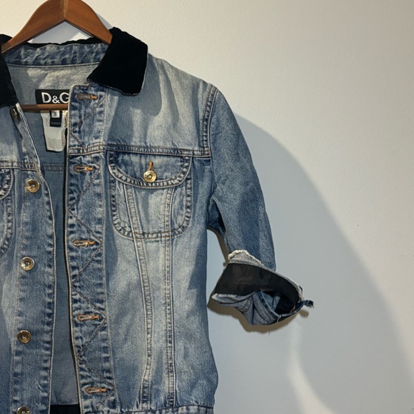 90s Dolce & Gabbana Crop Denim Jacket with Velvet Collar - Picture 2 of 7